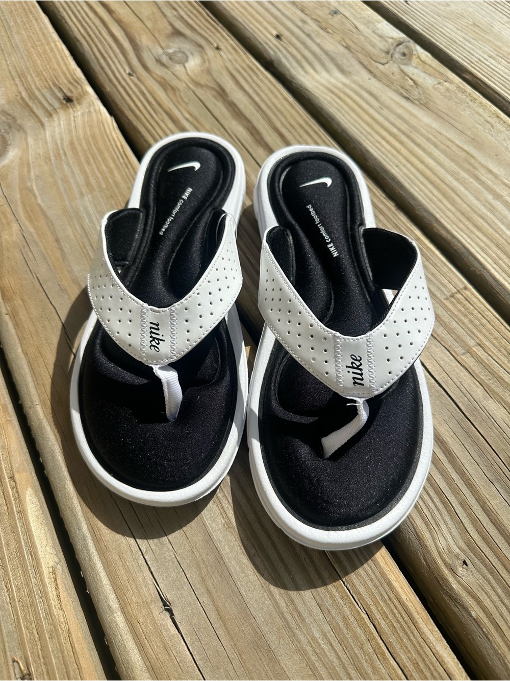 Nike Women’s White and Black Foam Thong Sandals